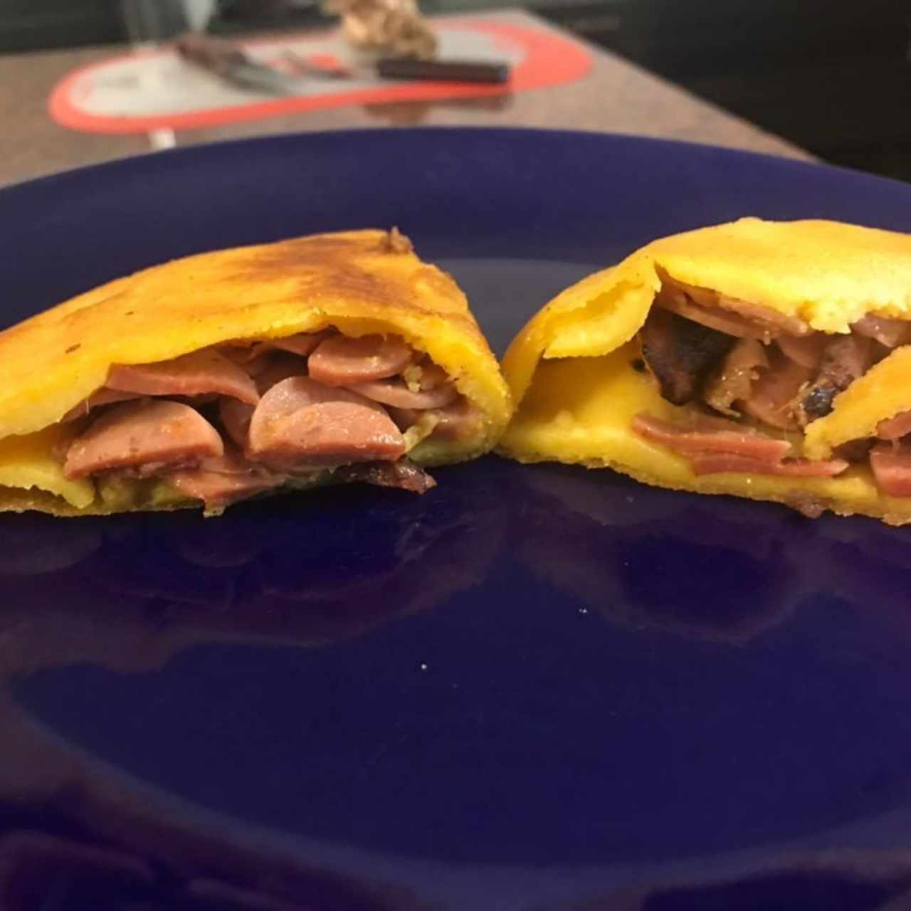 Empanada de Salchicha, Espectacular