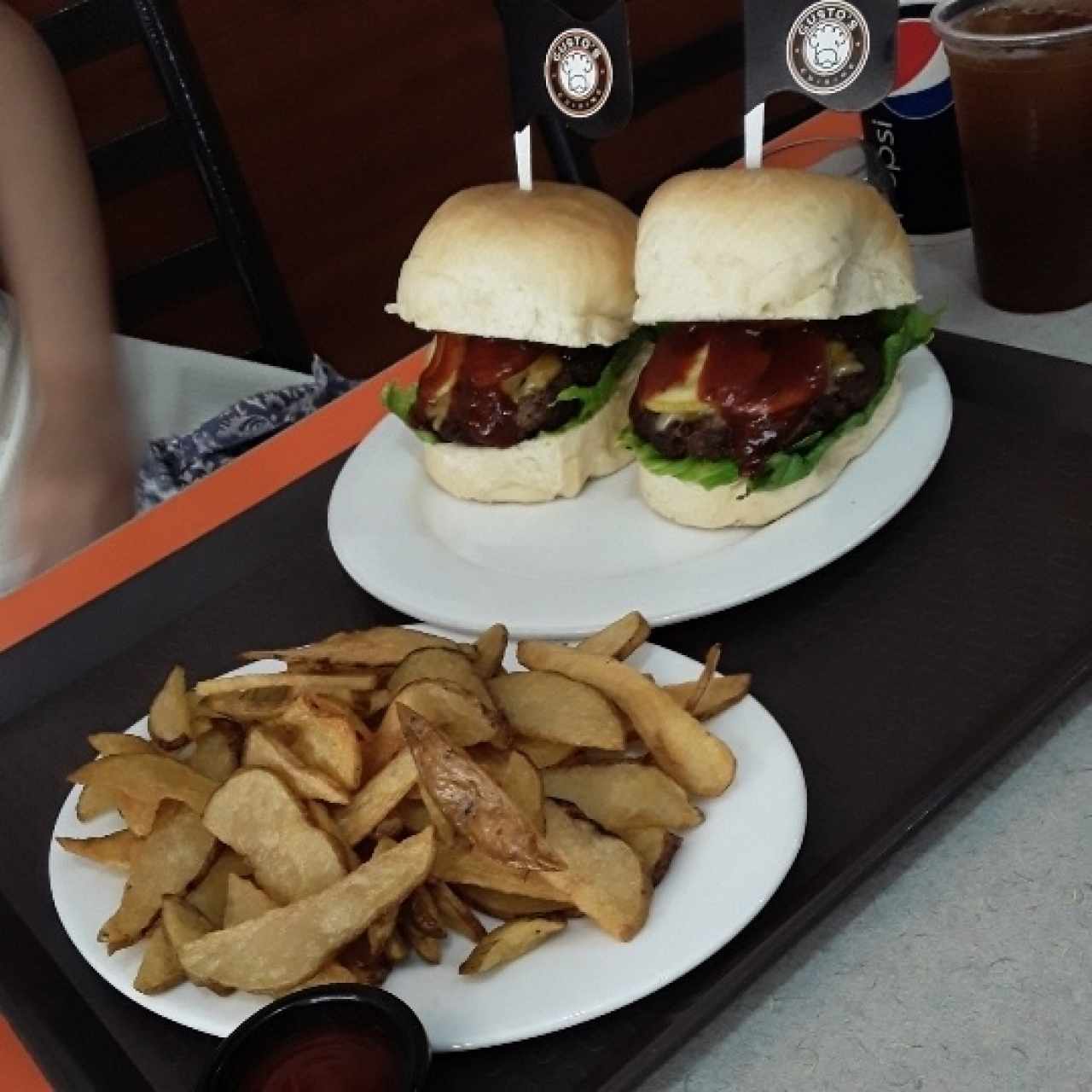 Hamburguesa clasica con papas