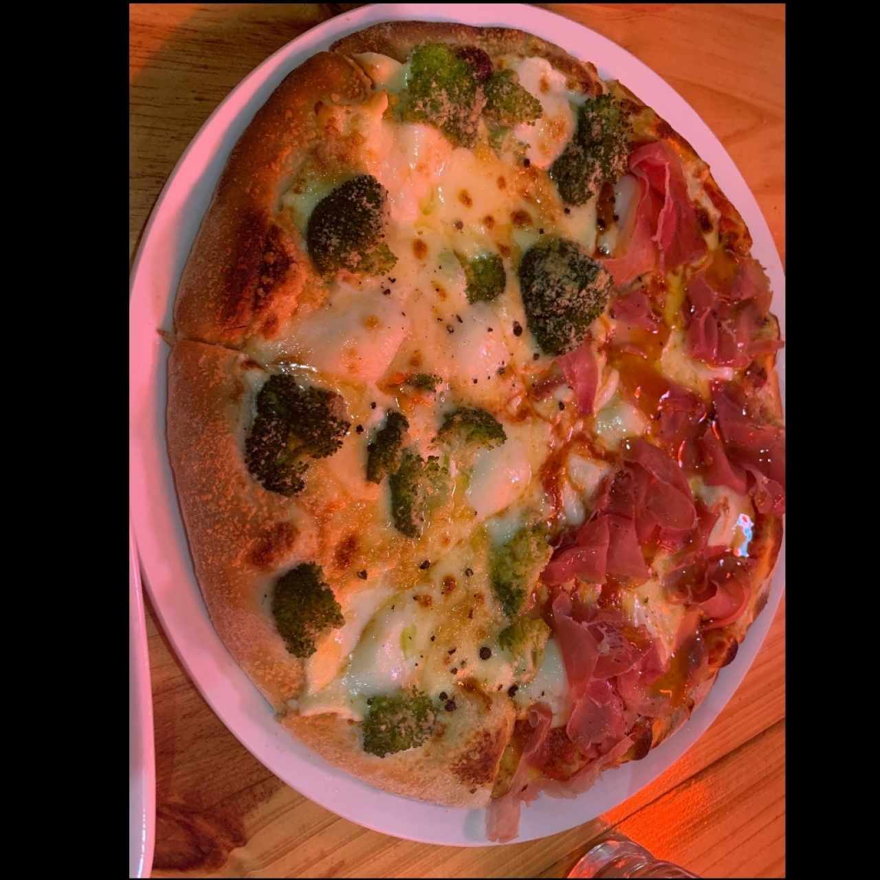 Mitad Proscuttiana/ Mitad Broccoli Trufado