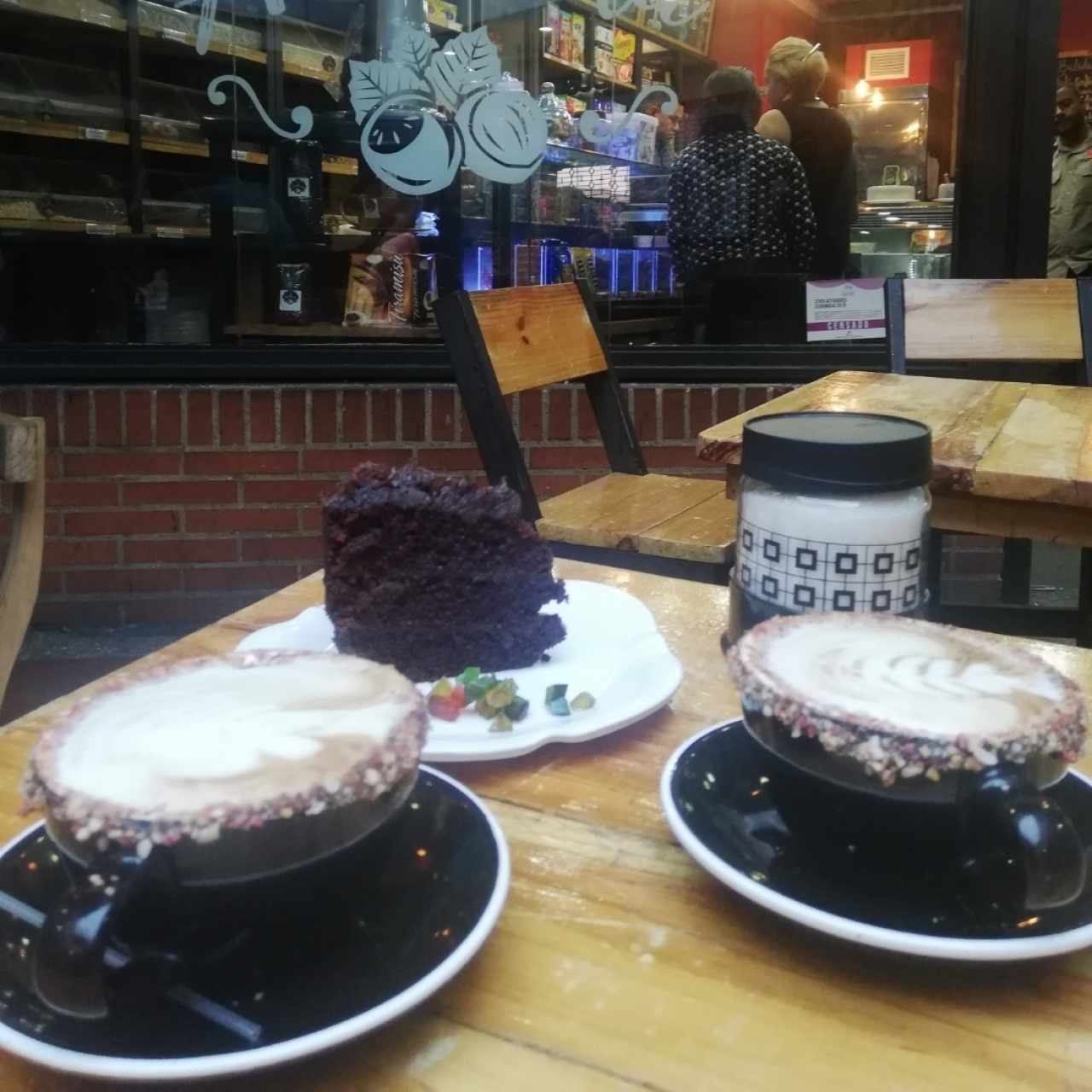 Café avellana, torta de choco choco, le mejora la tarde a cualquiera. Excelente 