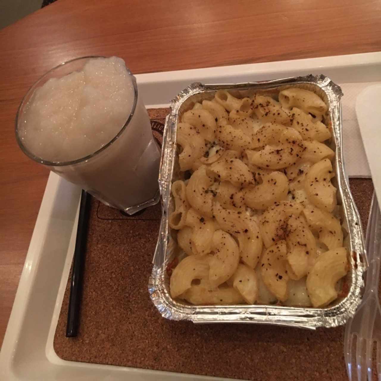 Macarrone con Queso y Pimienta Negra y Frapuccino de Guanabana