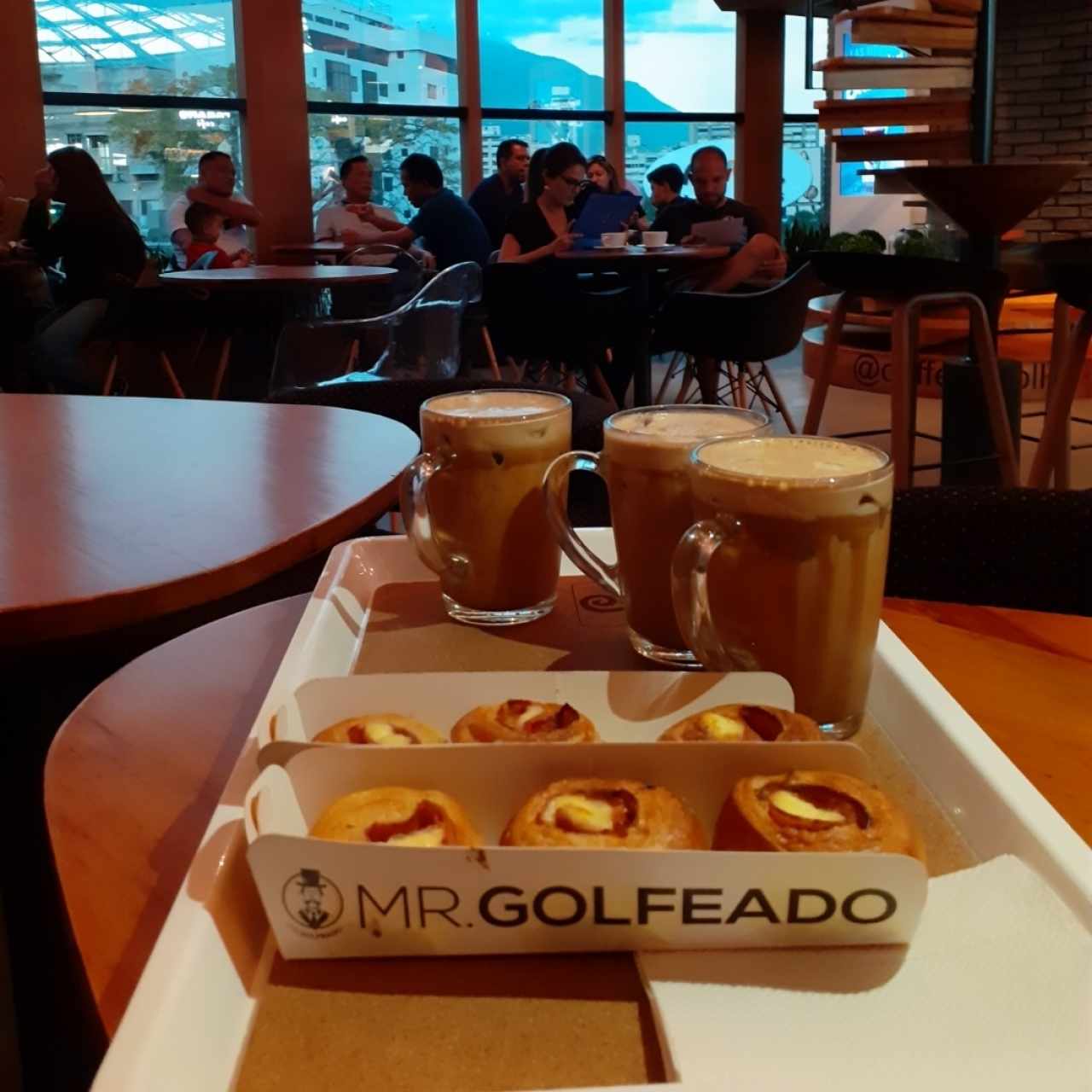Rolls salados + Iced coffee 