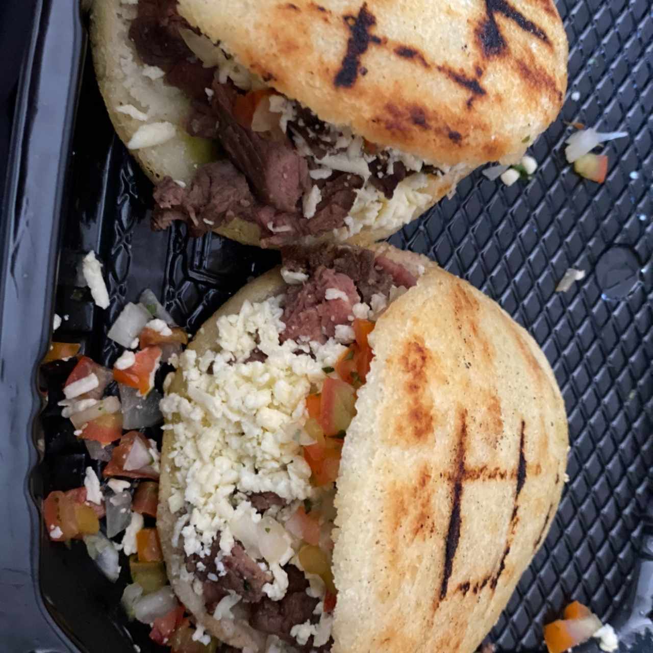 AREPAS CON CARNE AL GRILL