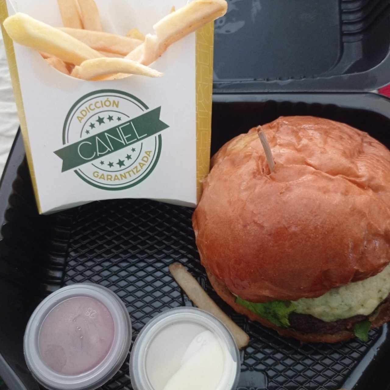 hamburguesa con Queso Azul y Tocineta