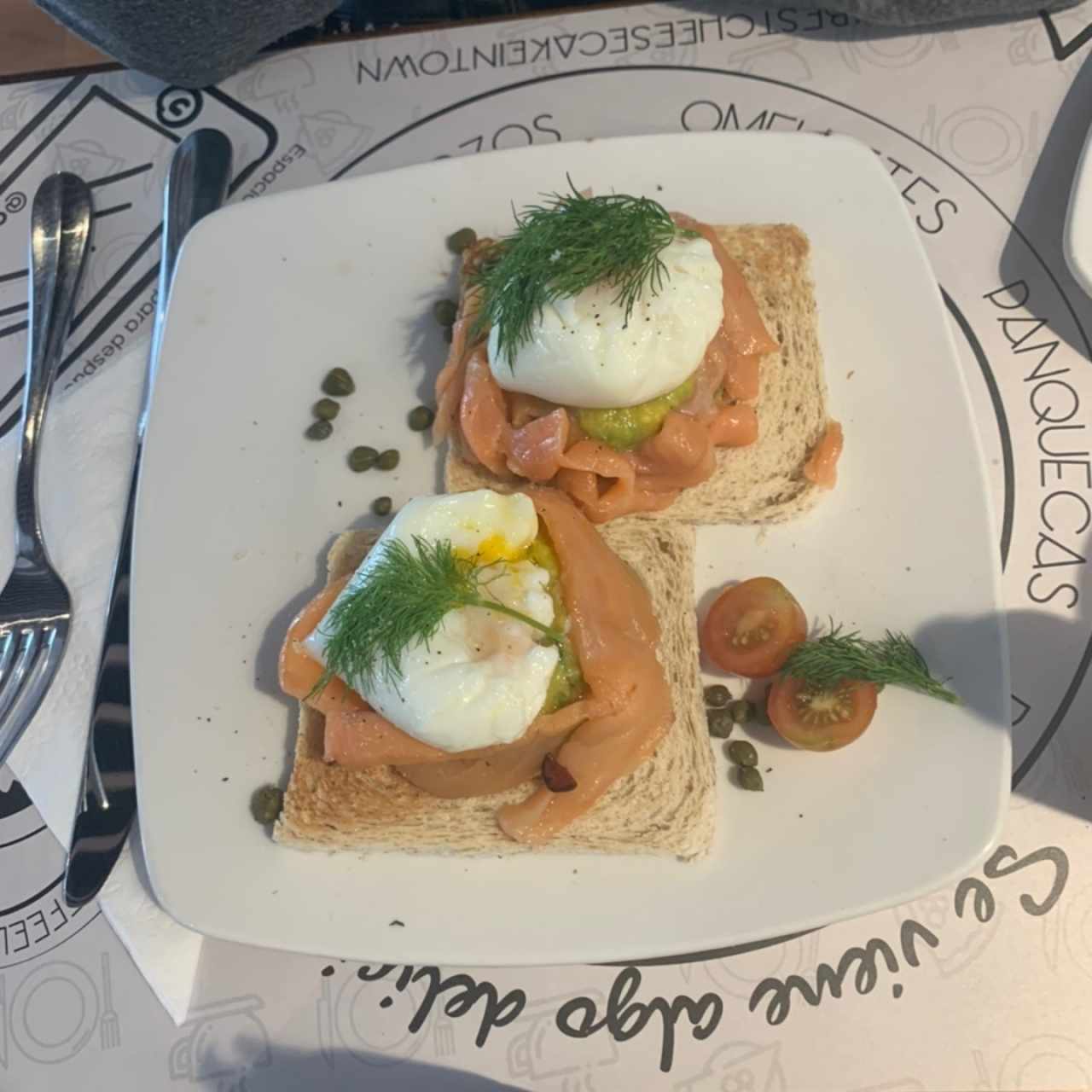 Tostada con Salmón 