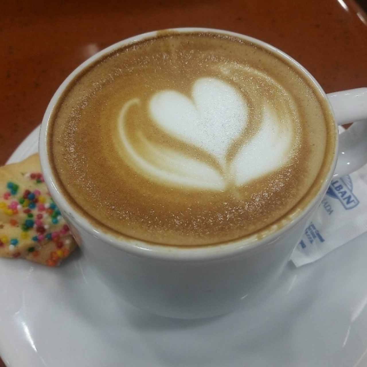 café marrón grande
