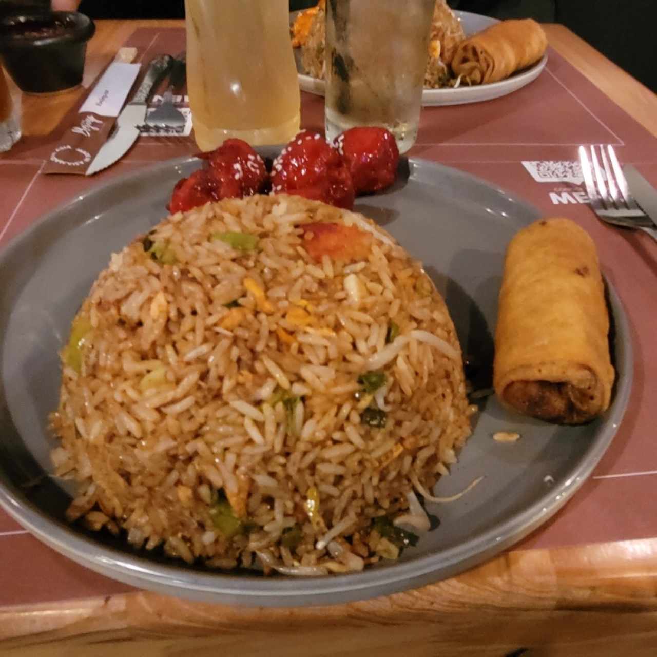 Combo Arroz Especial con Pollo Agridulce y Lumpia