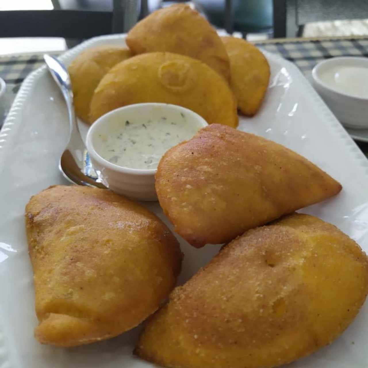 Ración de empanadas de mariscos.