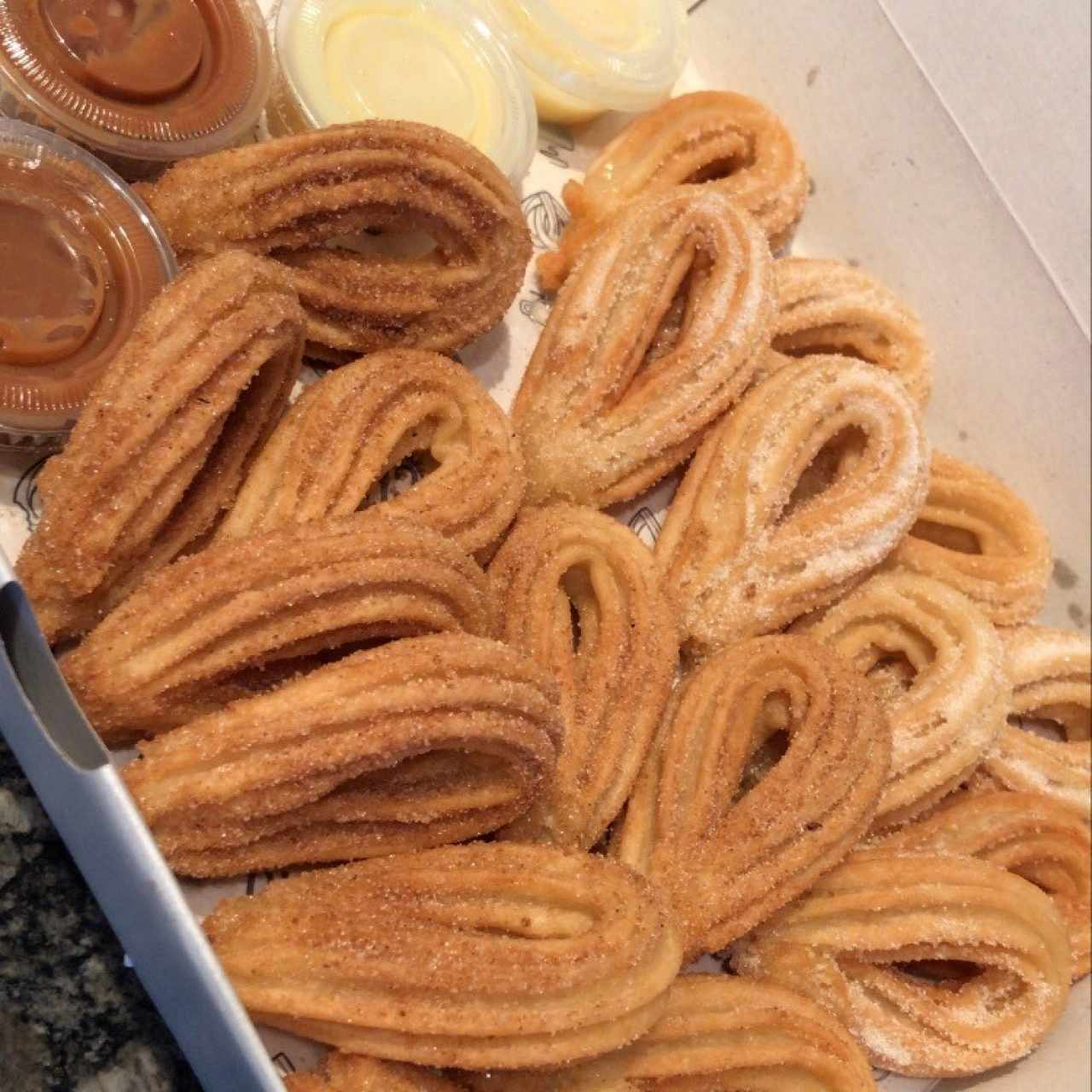 The churros box (leche condensada y arequipe)