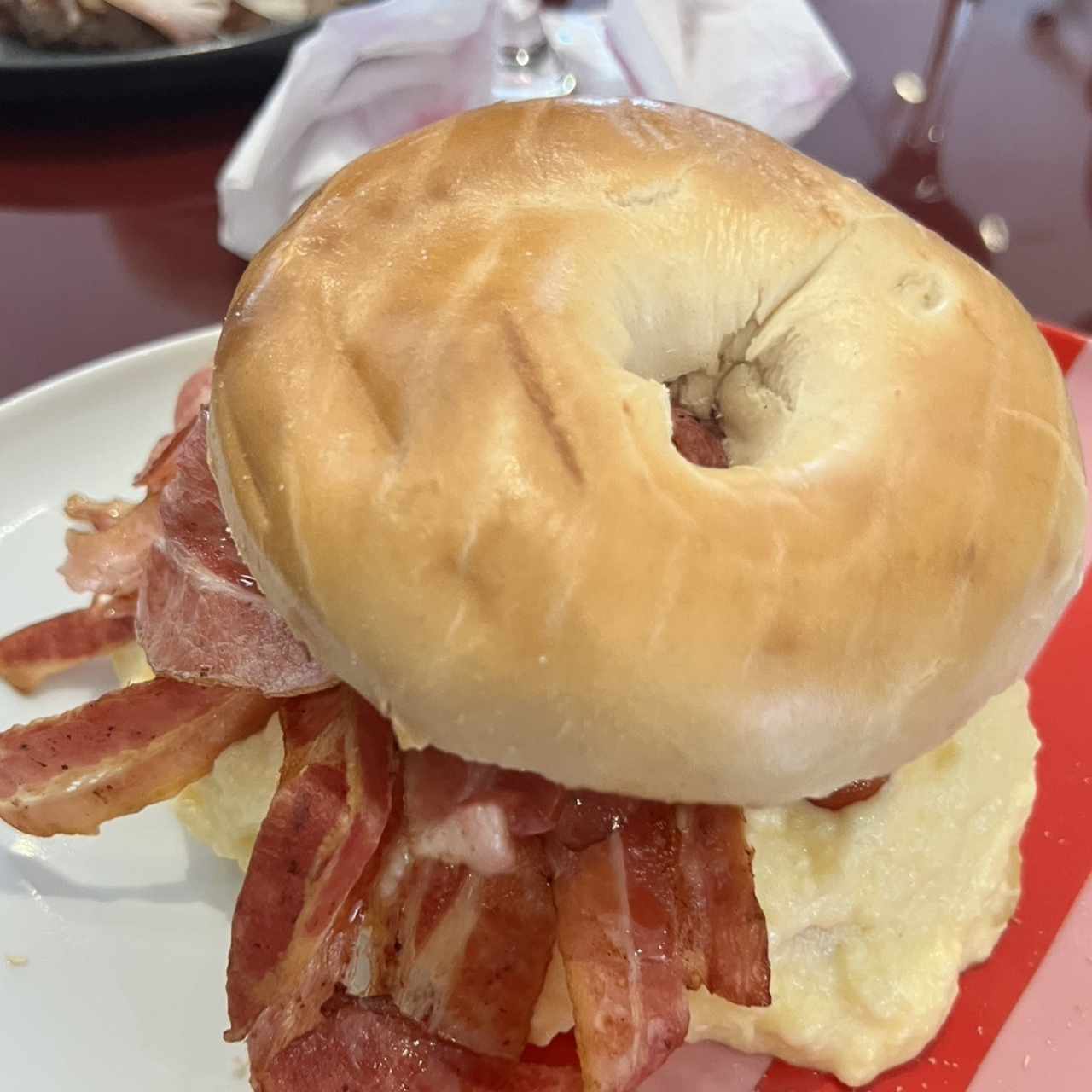 DESAYUNOS - BAGEL DE PANCETTA