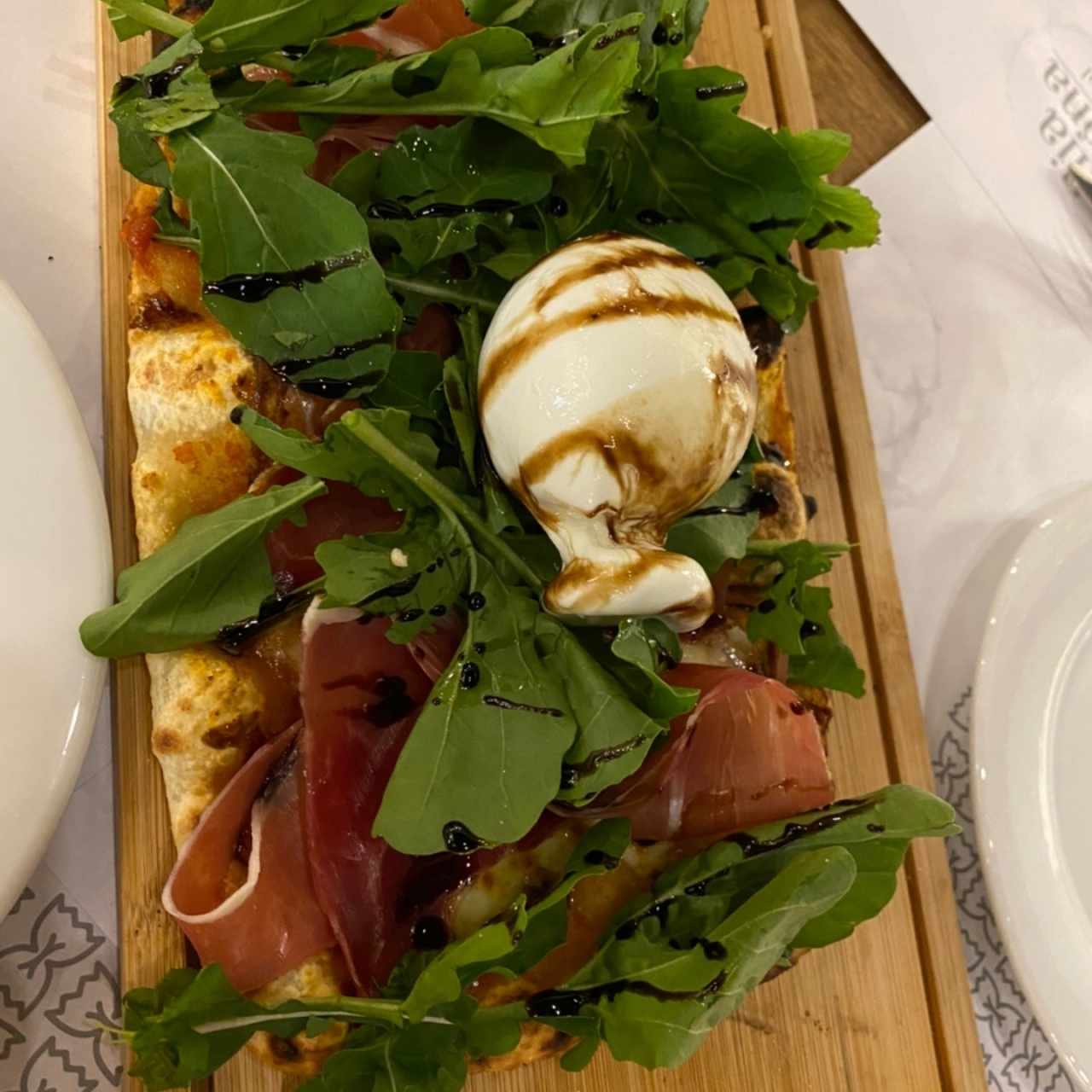 focaccia de burrata y serrano 
