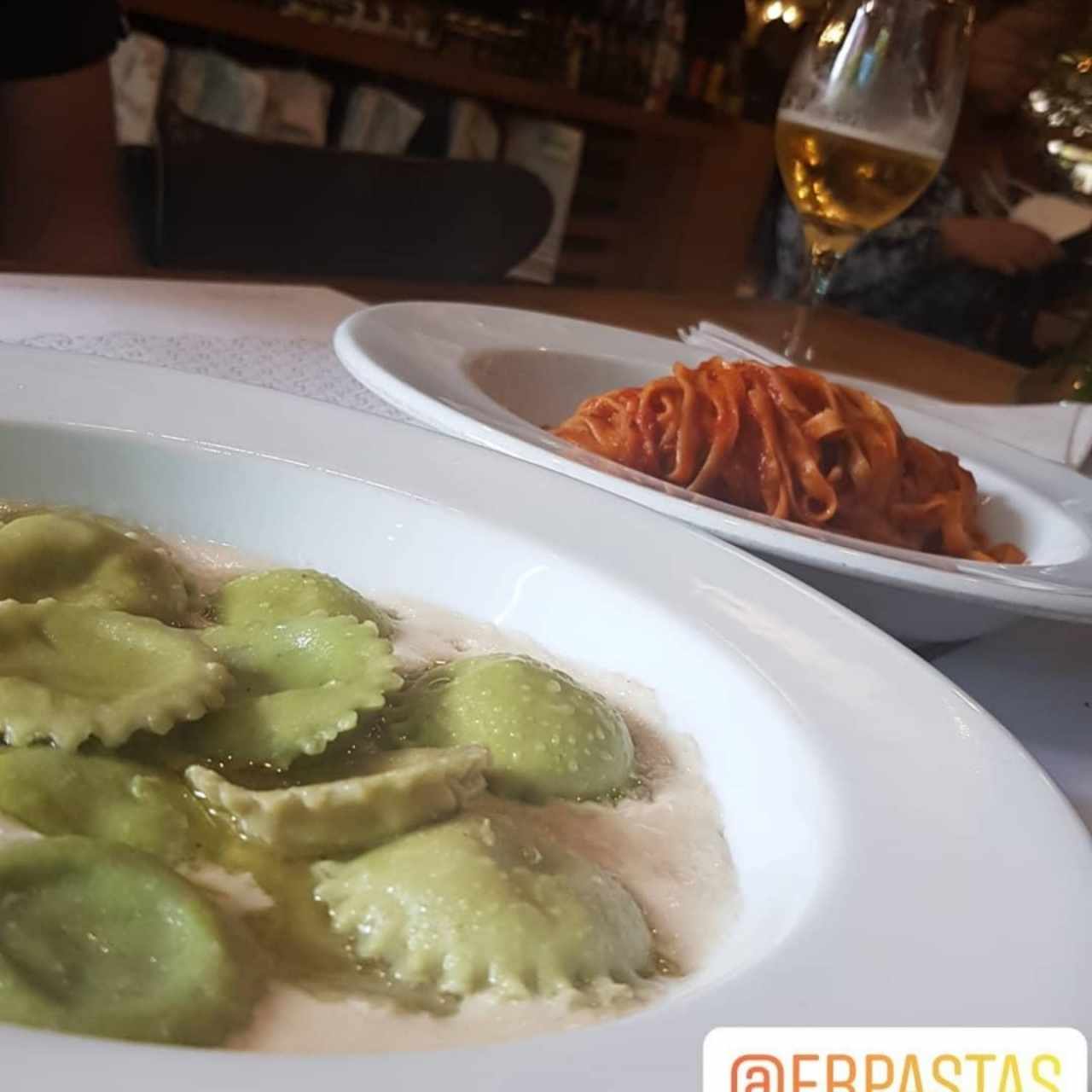 Raviolis de ajo porro y tocineta y tagliatelle en salsa arrabiata