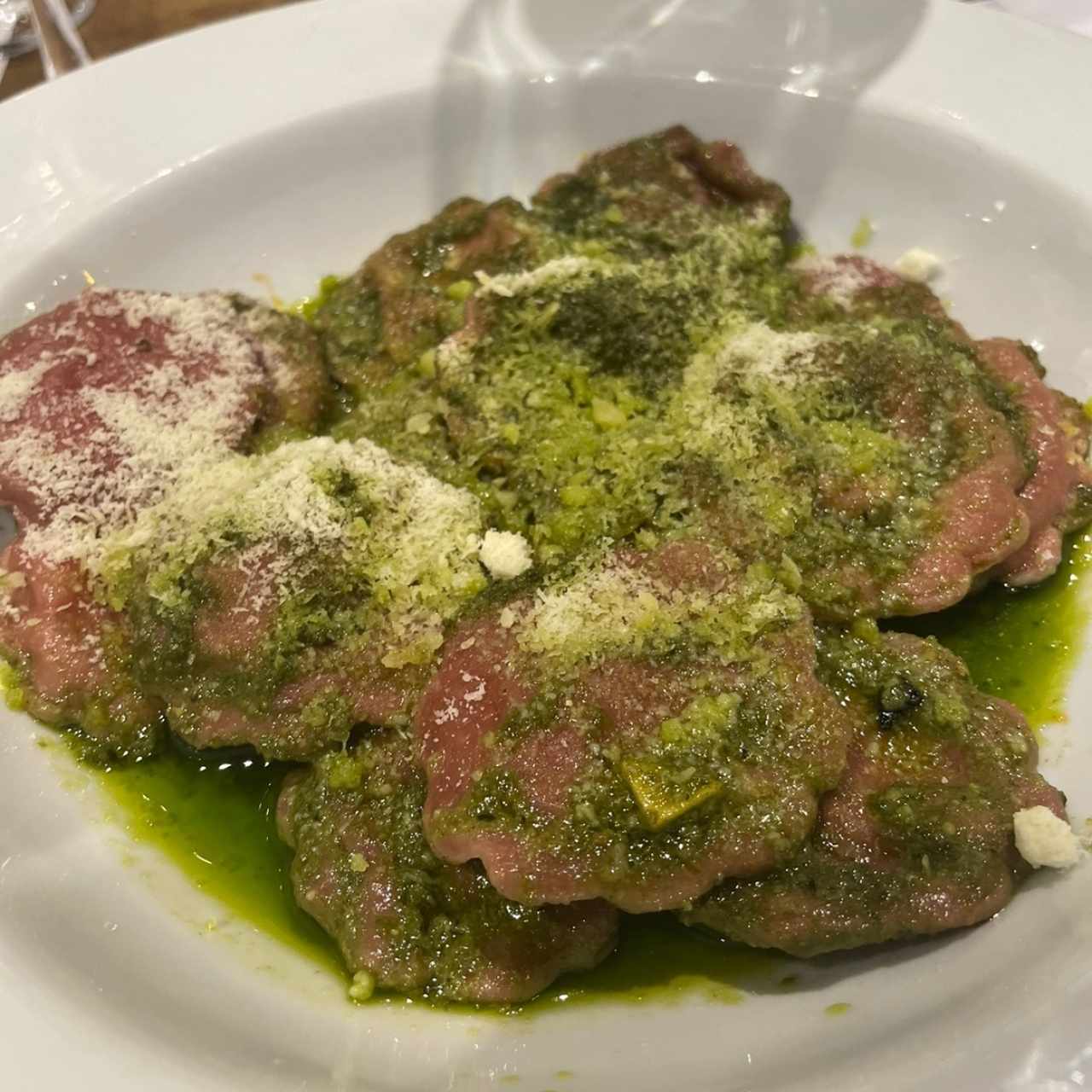 Ravioli Fiore con Tomates Secos y Salsa Pesto