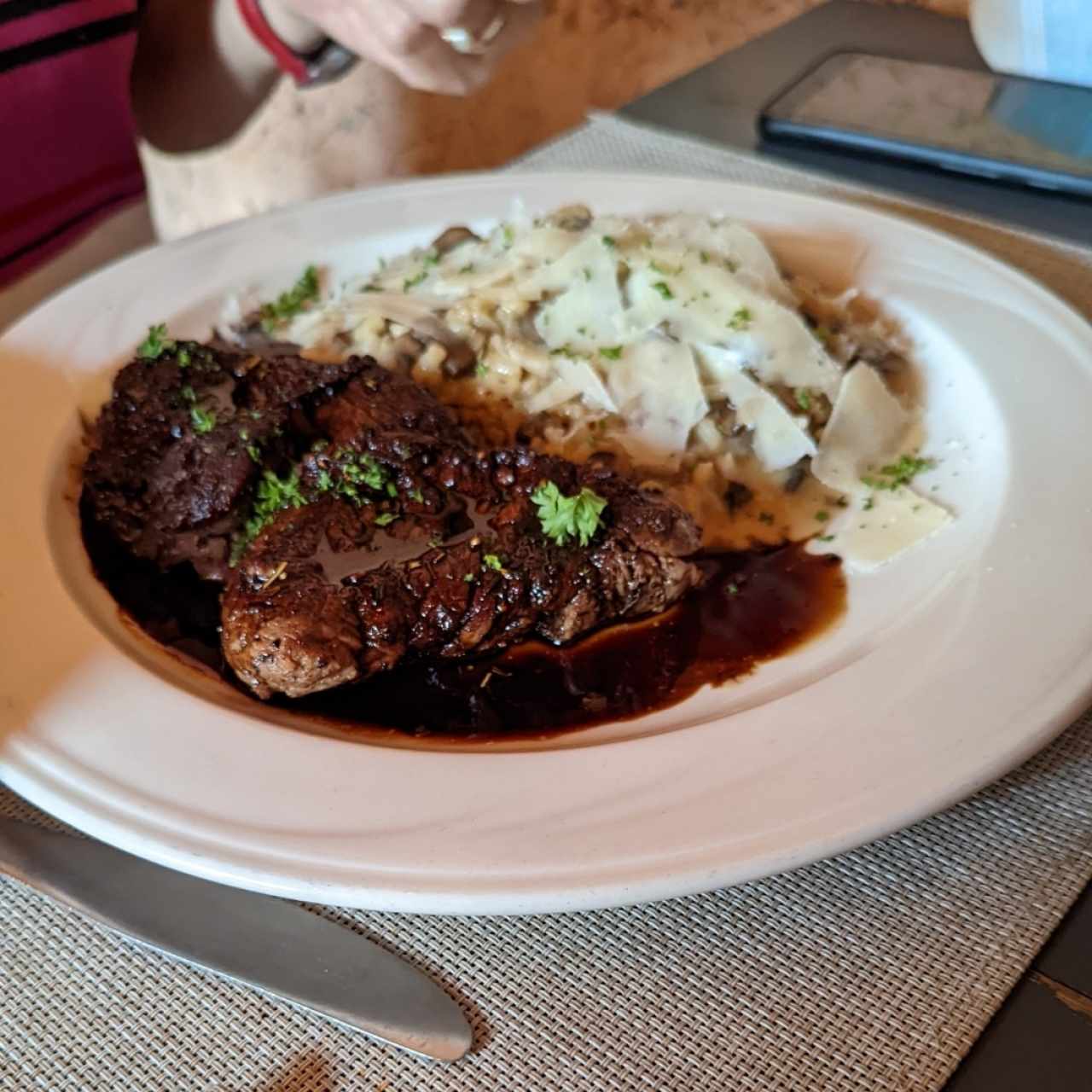 lomito sempre dritto con rissotto funghi