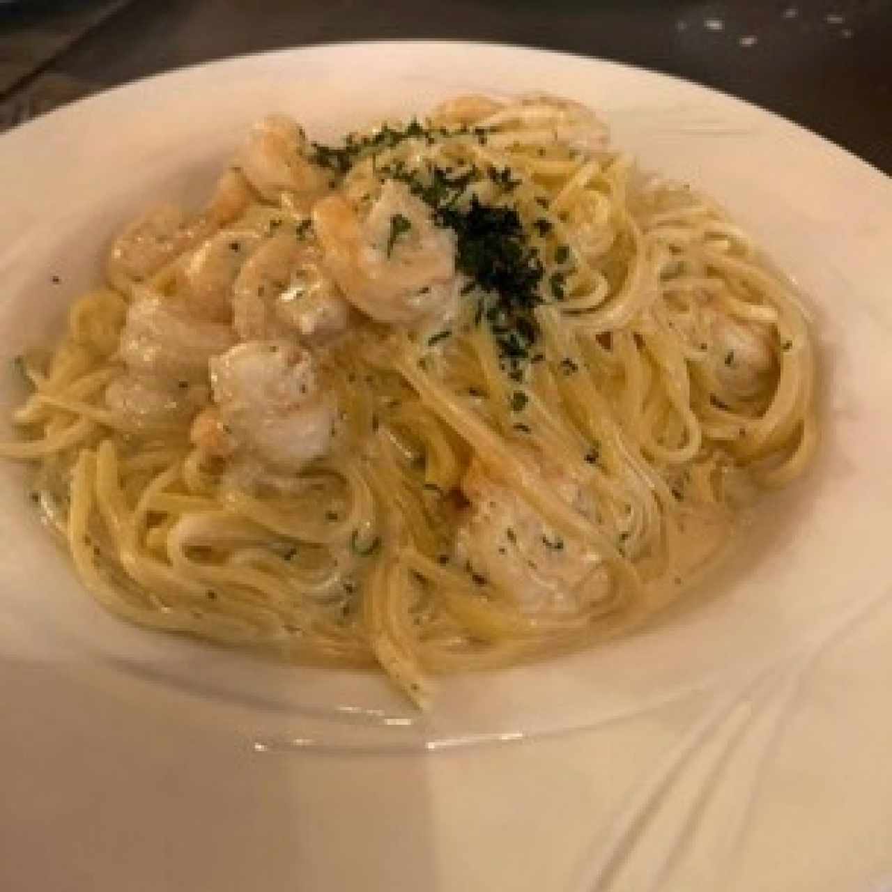 Pasta a la crema con camarones 
