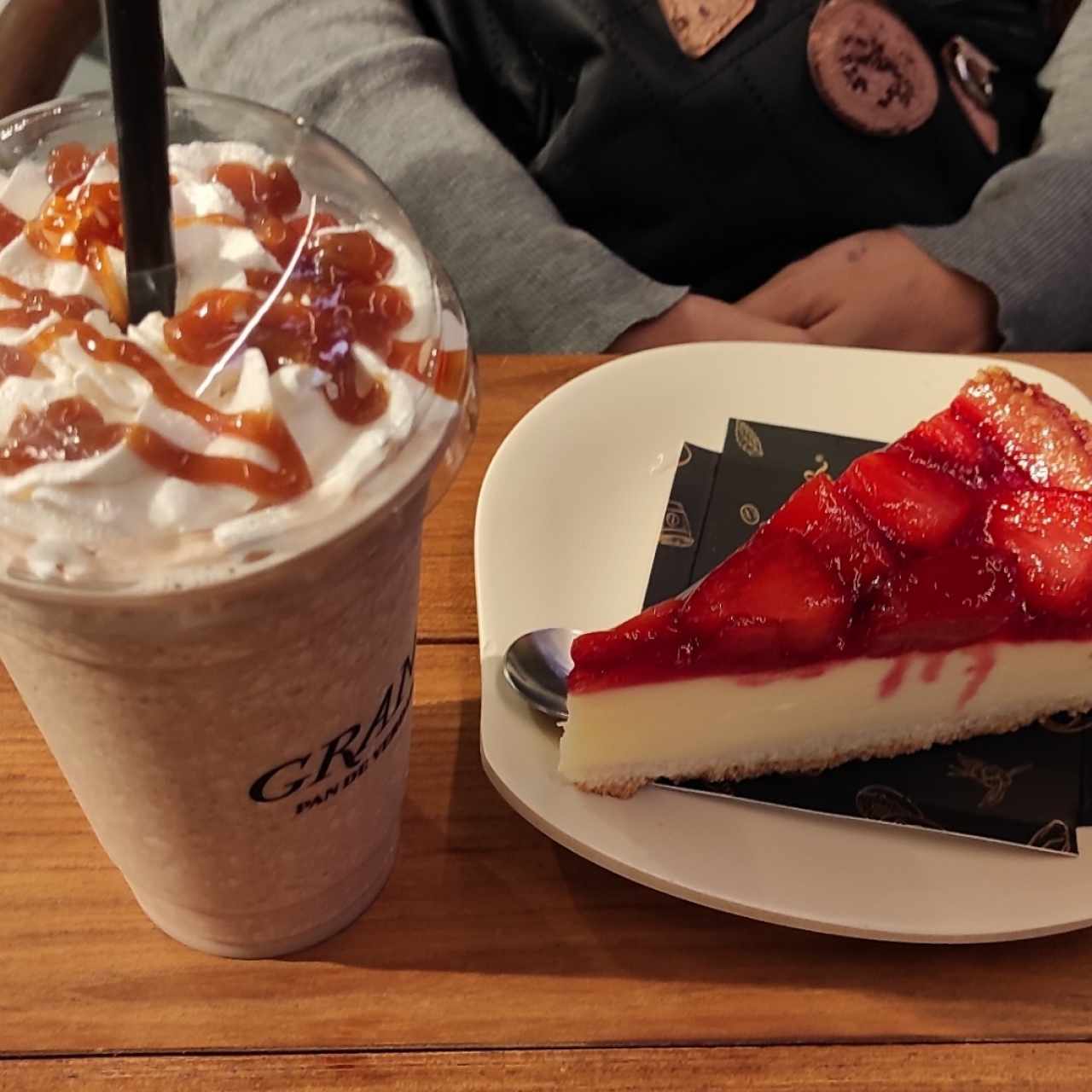 cheesecake con fresa y Frozen de Caramelo. 