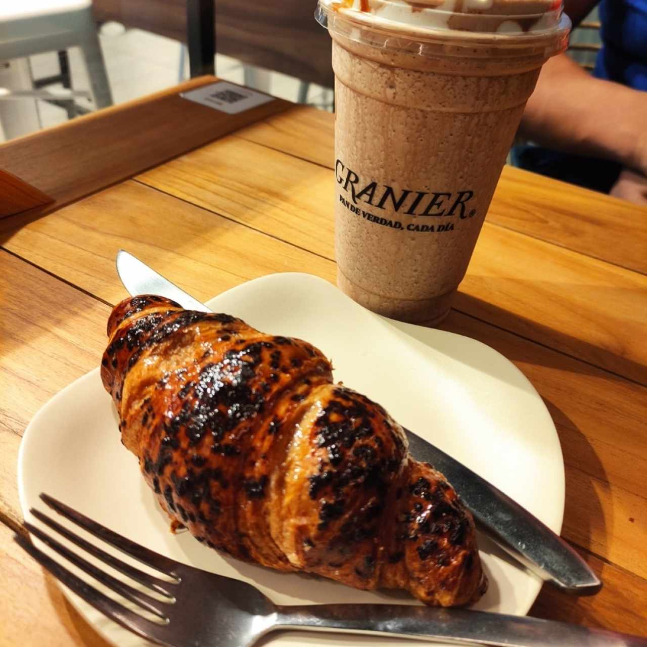 croissant París chocolate