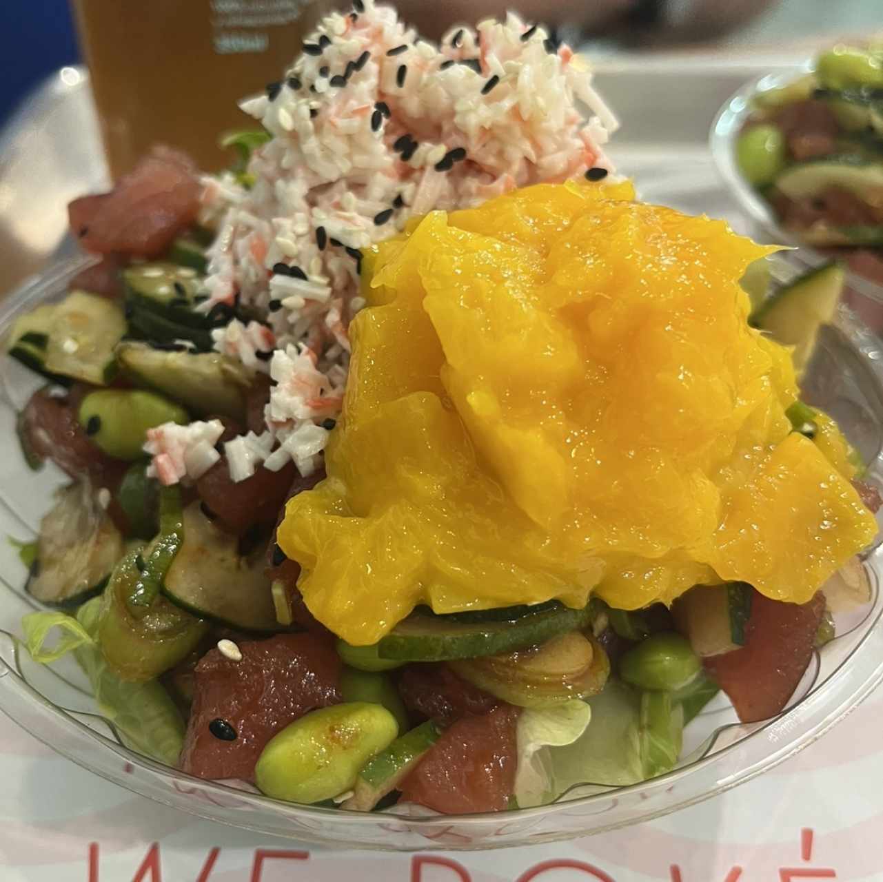 Spicy tuna con adicional mango 