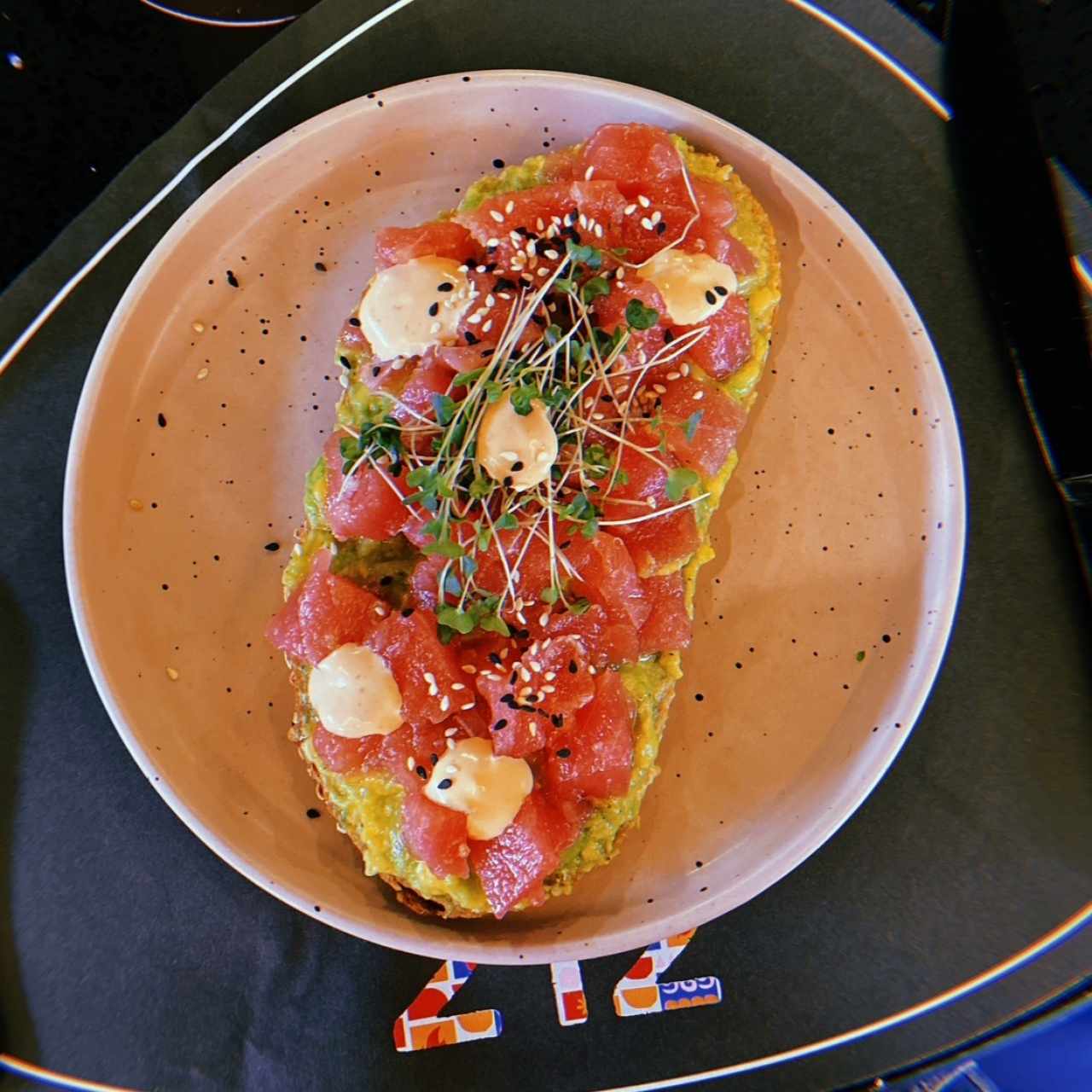 Tuna-avocado toast 