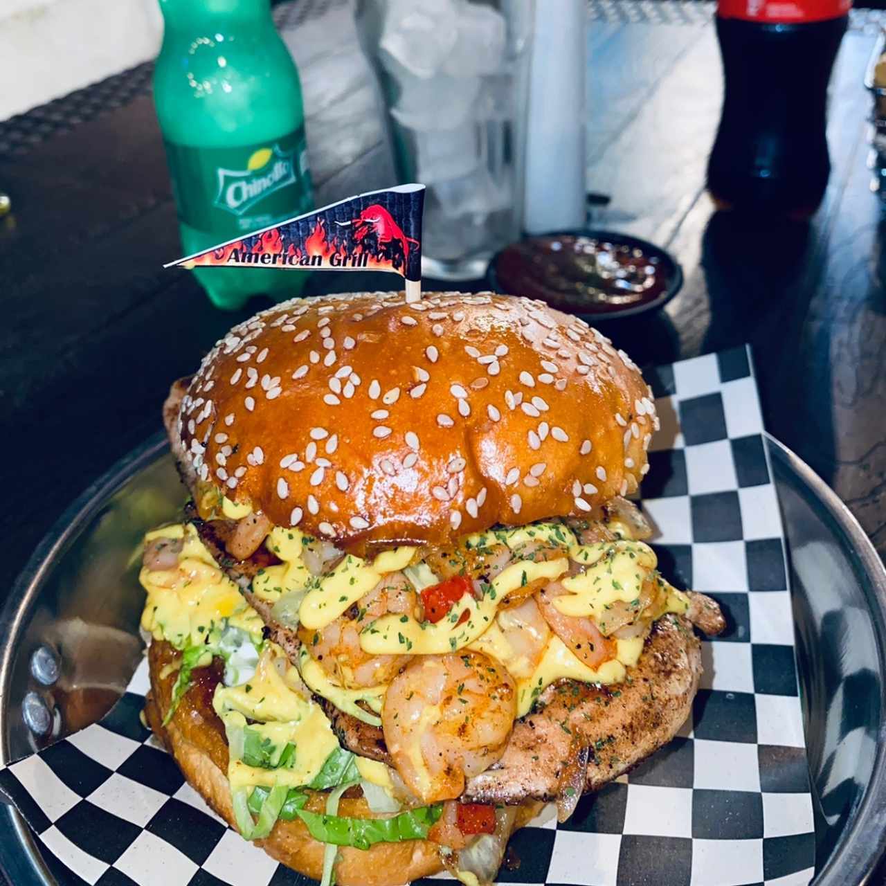 Burgers - Shrimp Stravaganza con extra de pollo. Muy muy muy buena