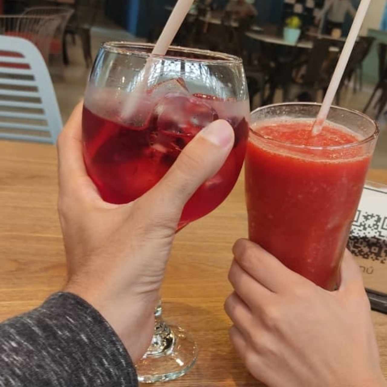 Infusión de flores de Jamaica y batido de fresa