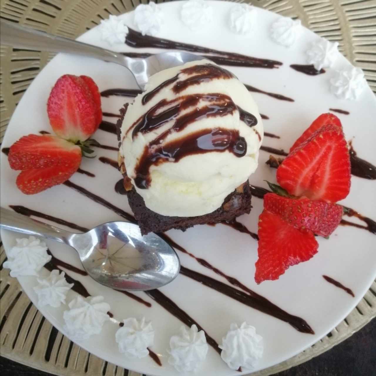 Brownie calientito  con helado 