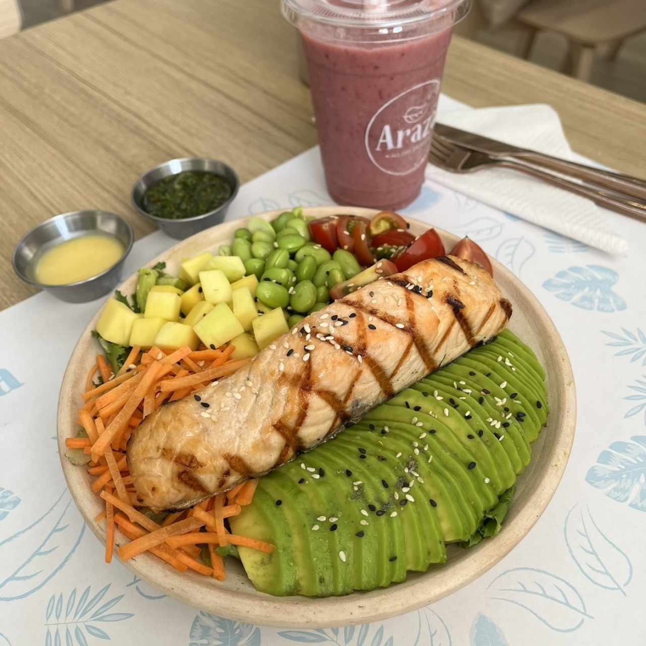 Mango Salmón Bowl