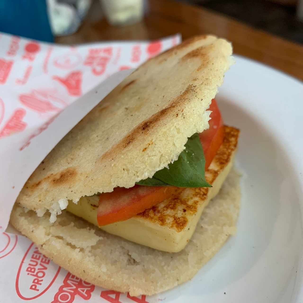 Mini arepa capressa masa tradicional 