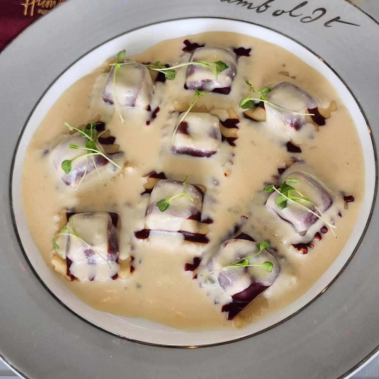 Raviolis de asado negro