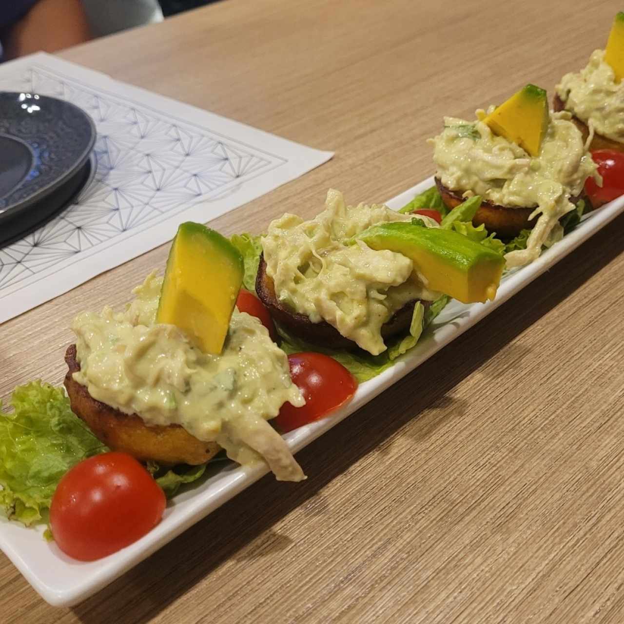 Cestitas de platano rellenas de reina pepiada