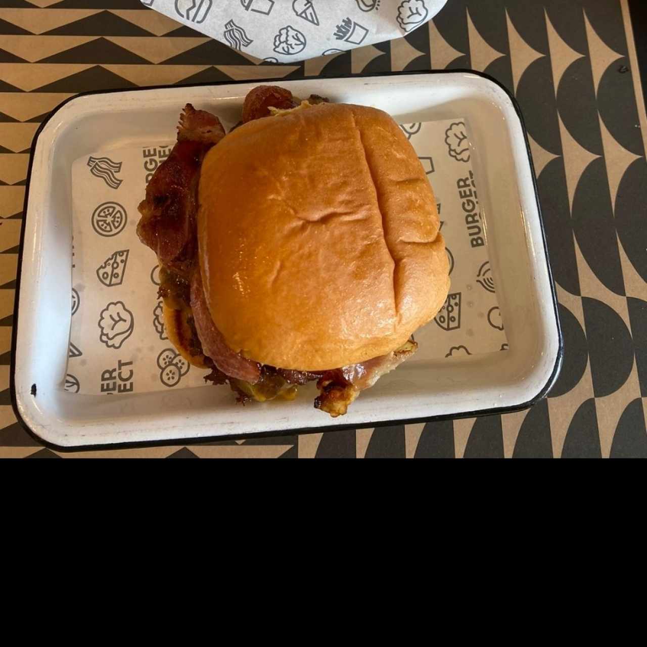 Hamburguesa tocineta y trufa