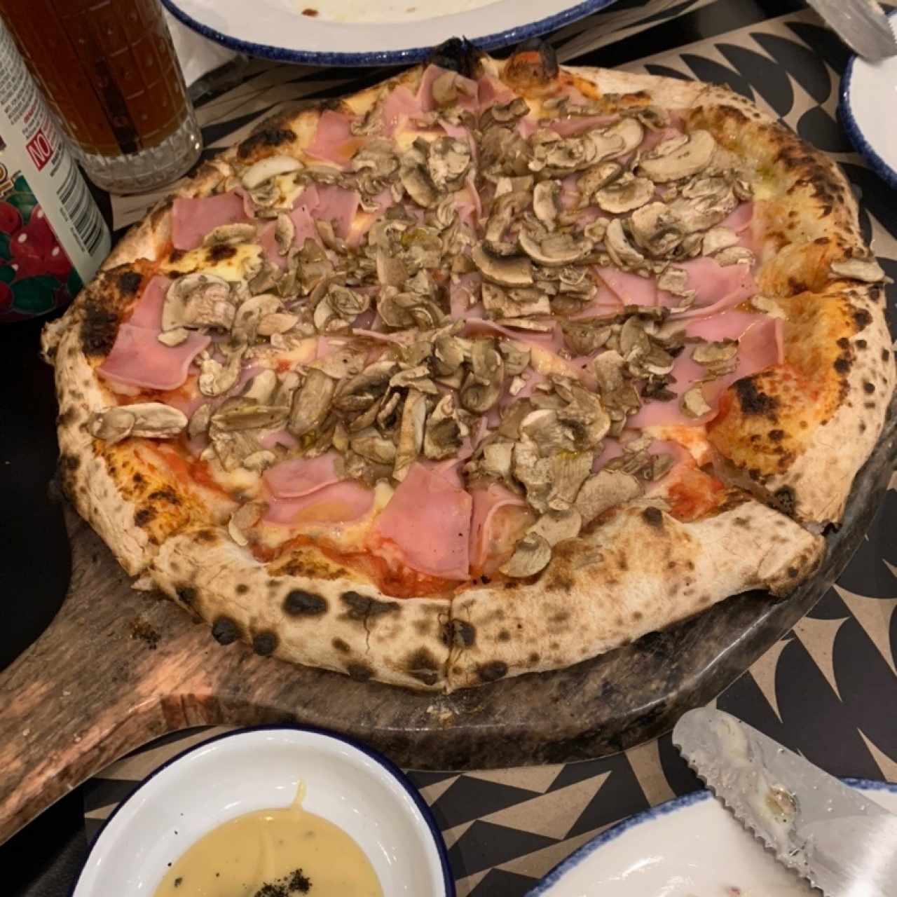 Pizza jamon y hongos 