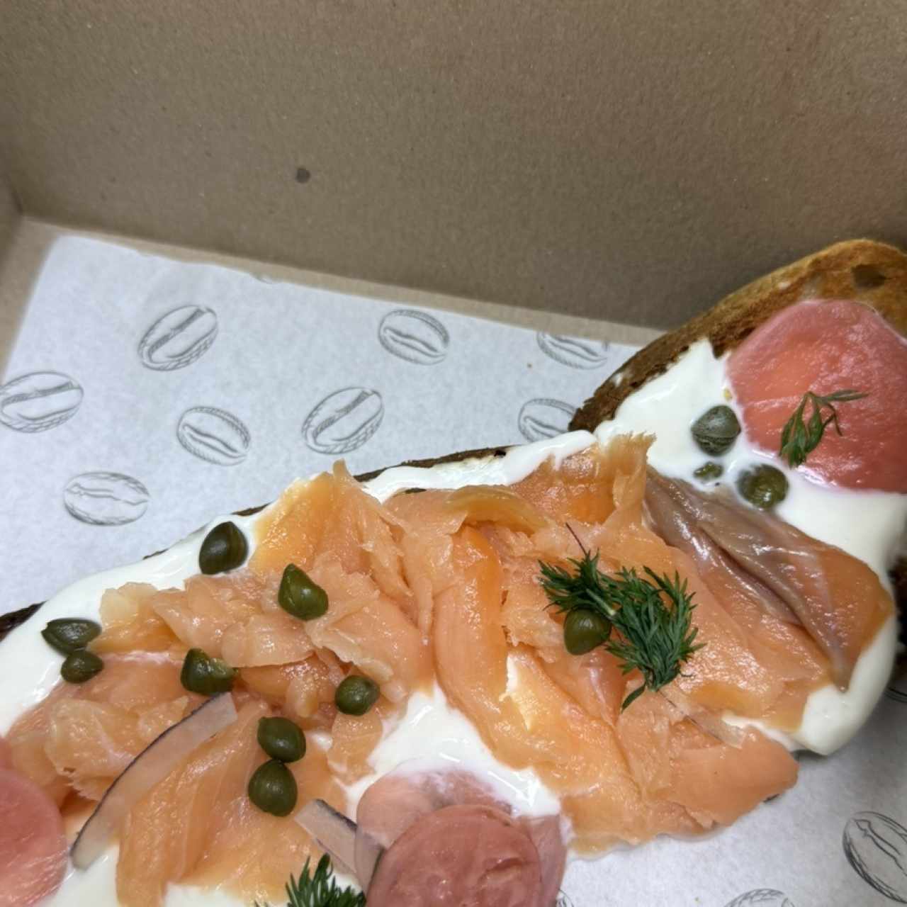 Tostada de salmon 