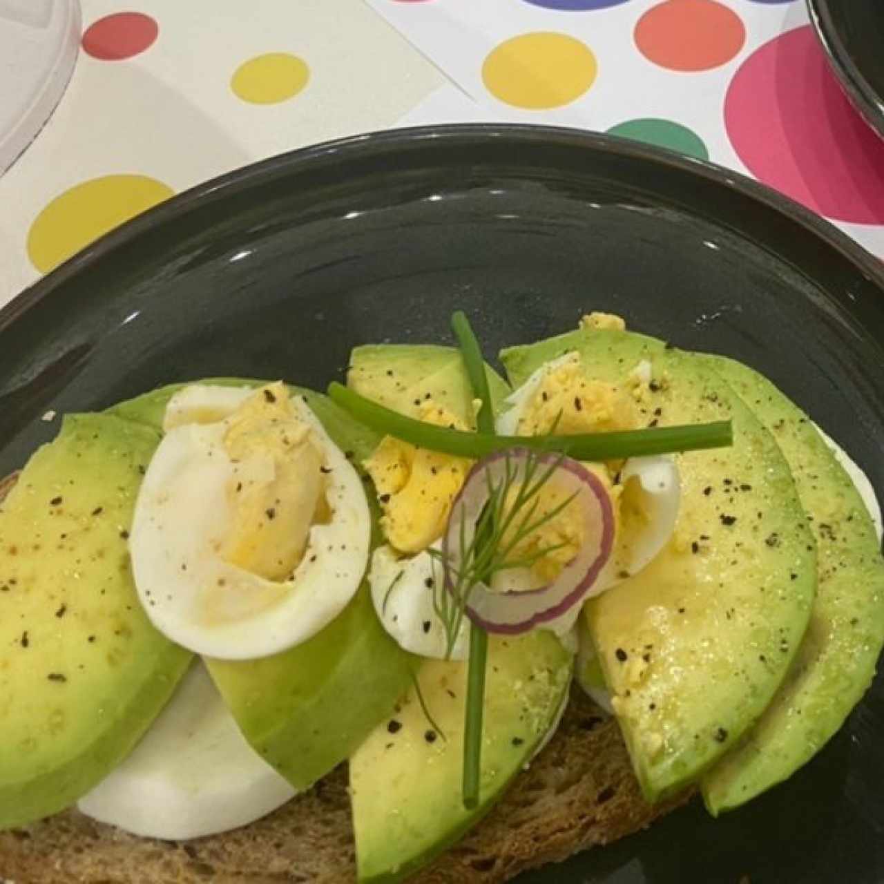 Tostada con aguacates y huevo 😫