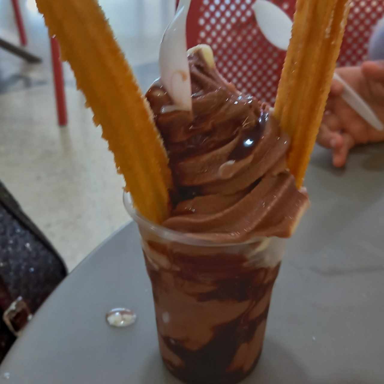 Sundae de chocolate con churro 