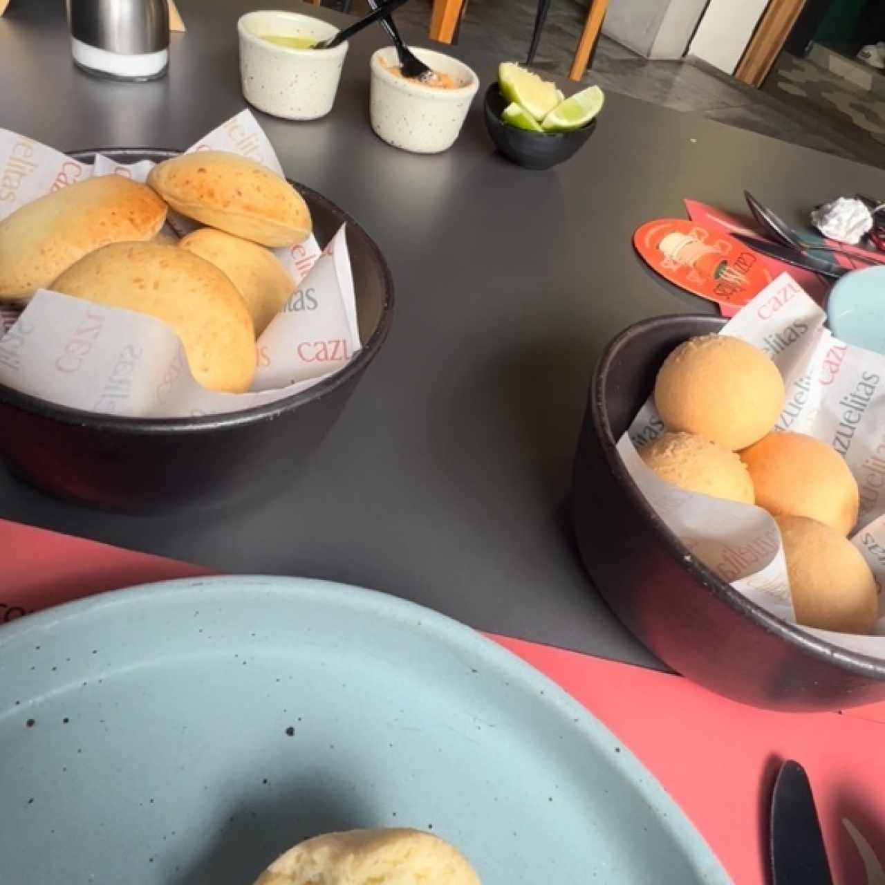 Buñuelos y pan de bono 