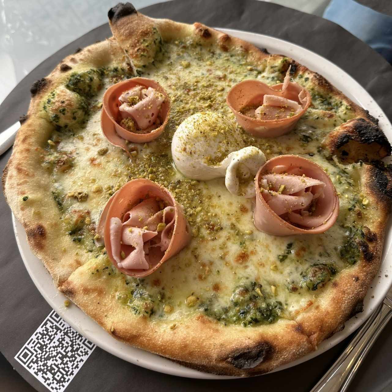 Pizza Capadocia con pesto.