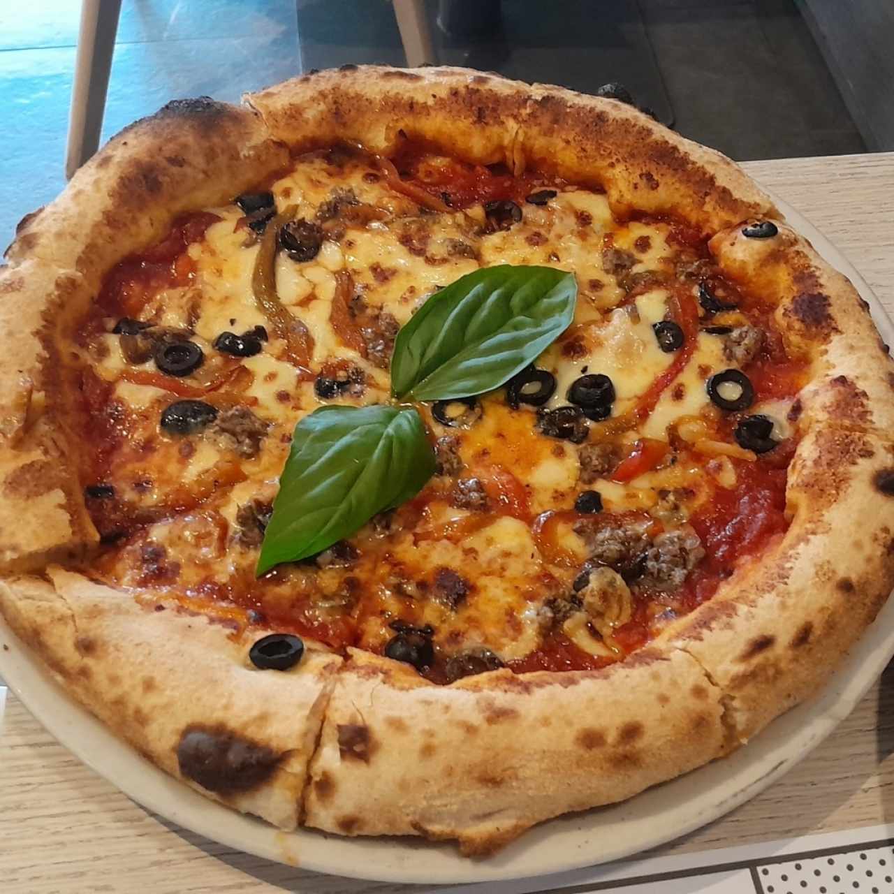 La de anchoas, pimientos ahumados y aceitunas