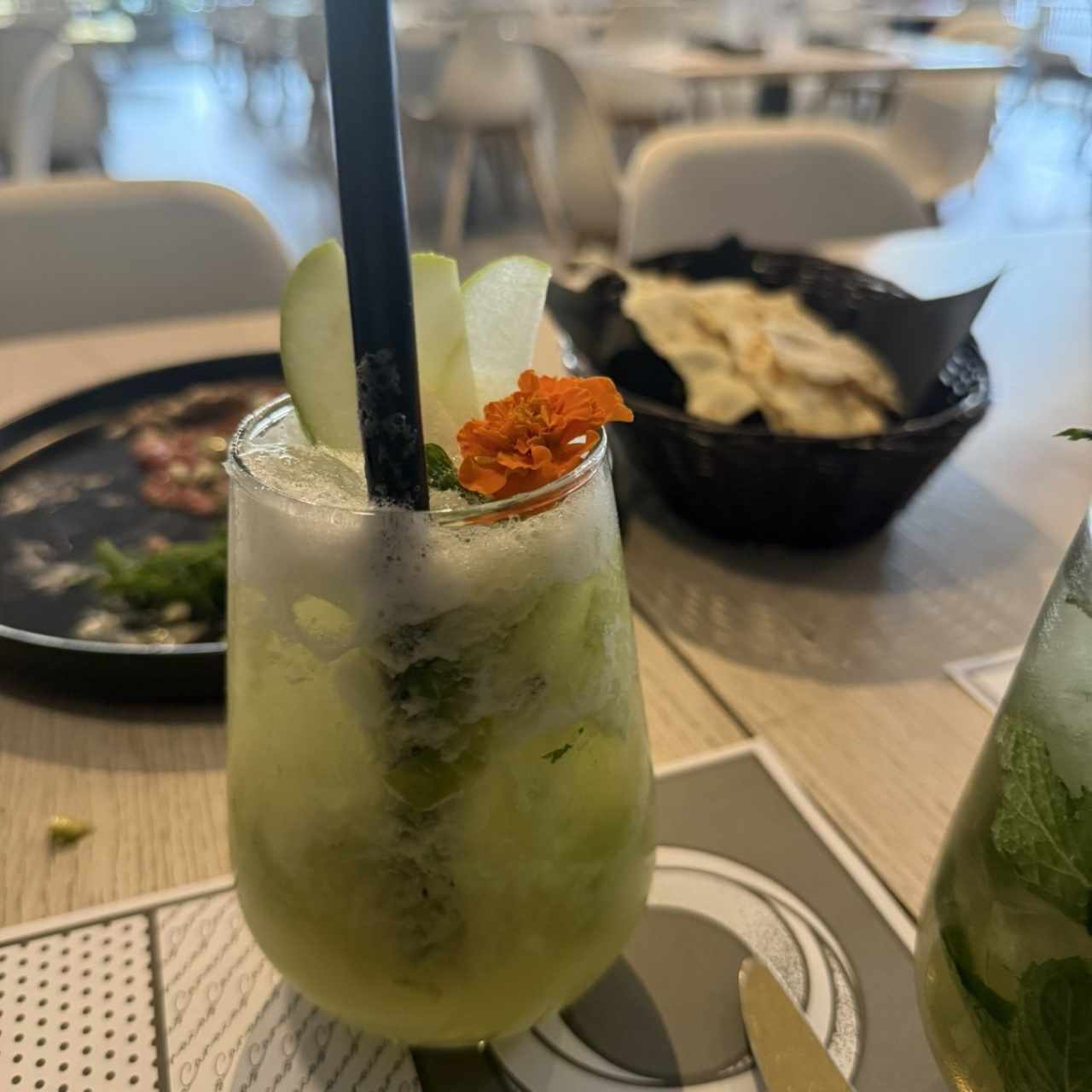 Trago con limon jengibre piña