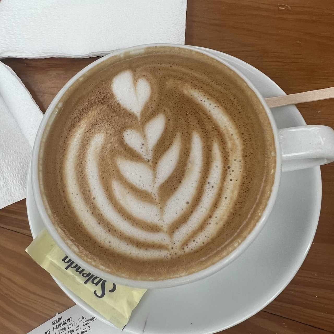 Café marrón grande
