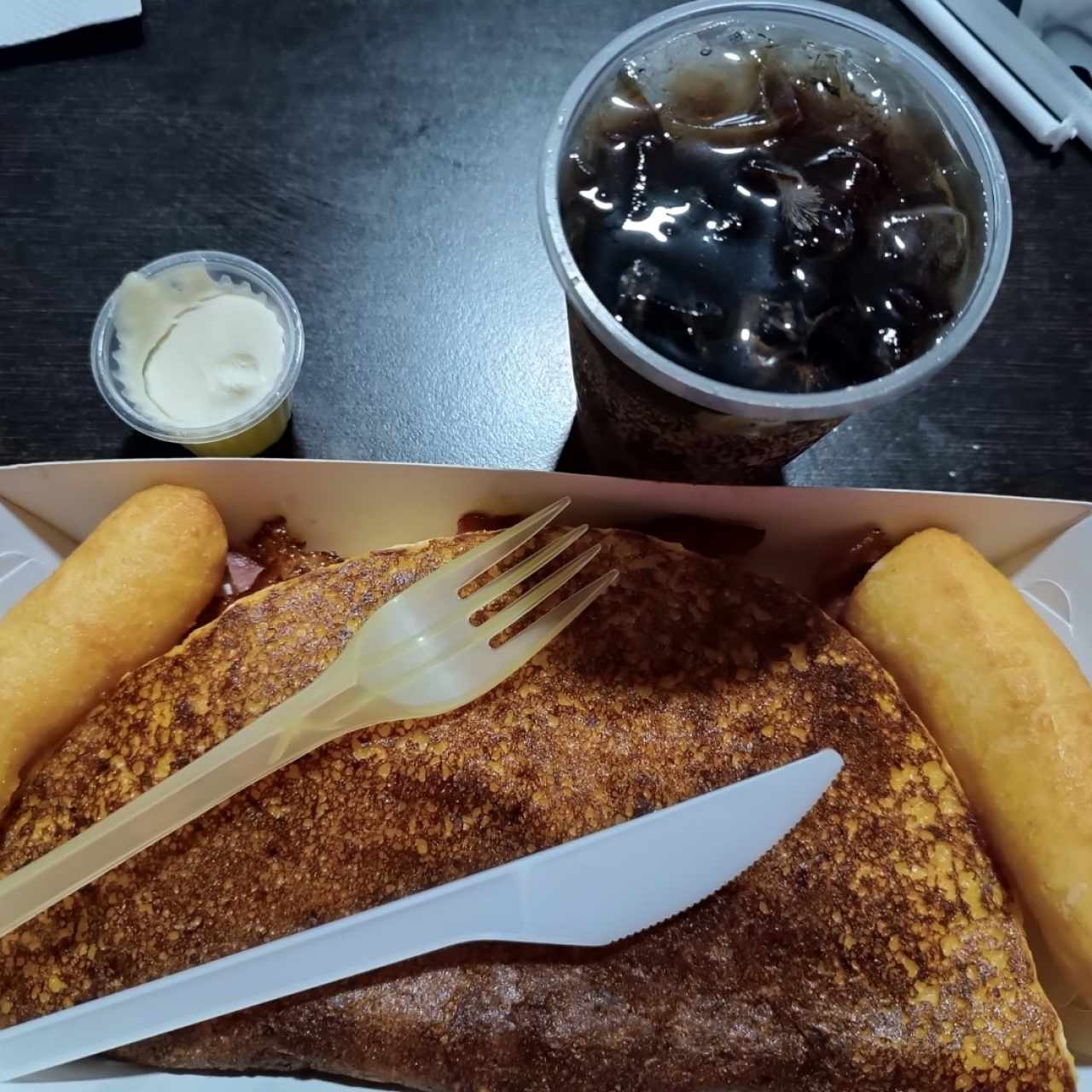 cachapa con queso de mano y tocinetas 