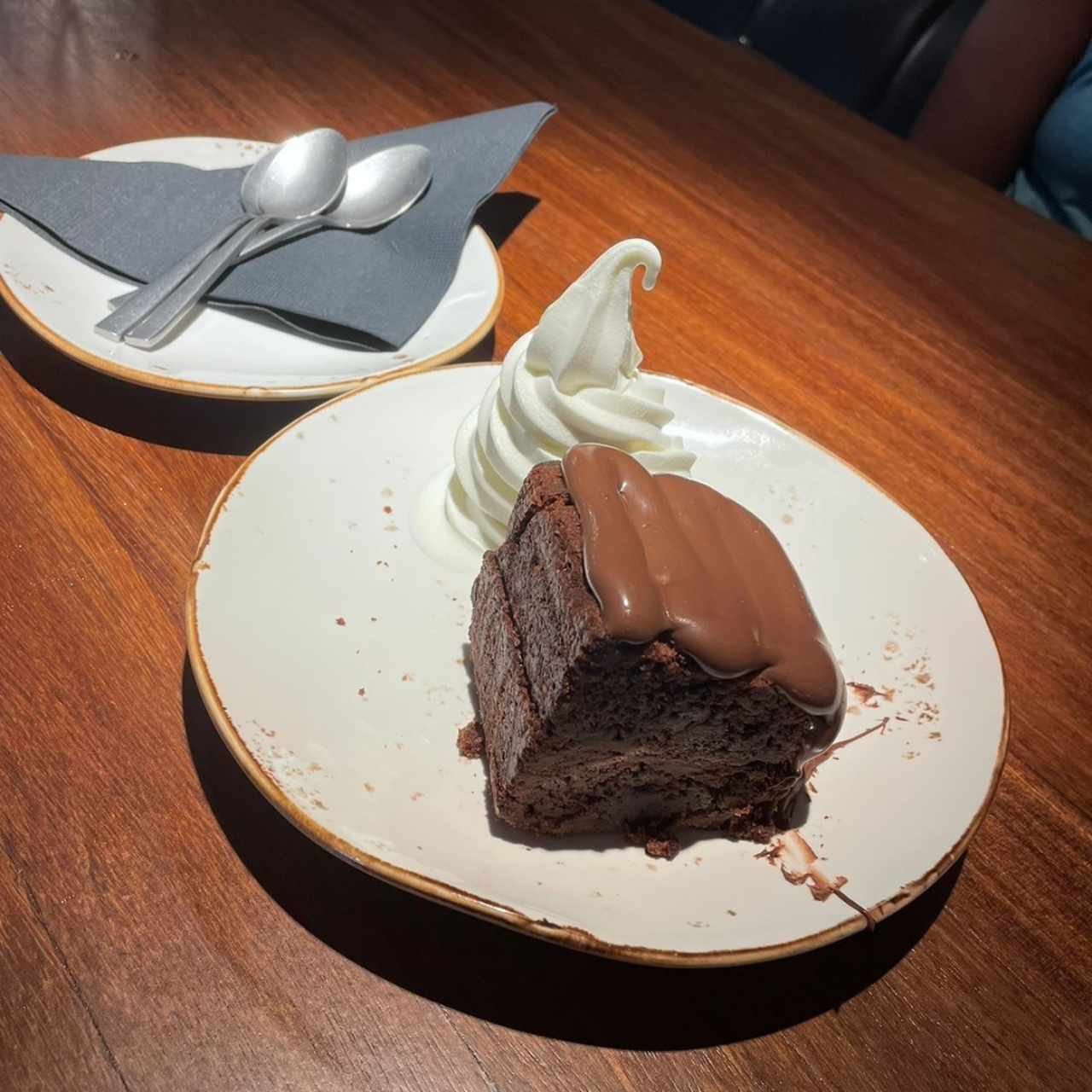 Brownie con helado