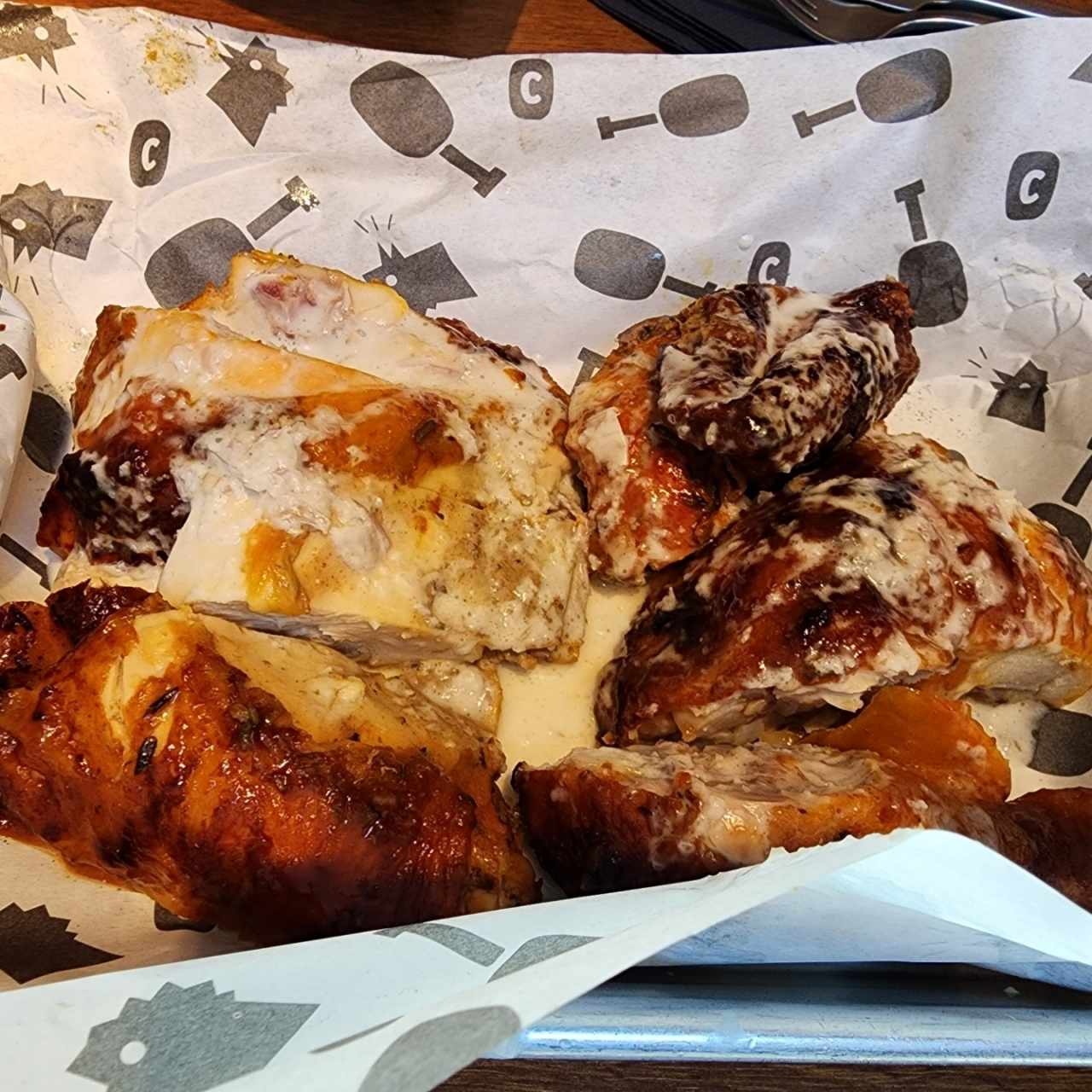 Medio pollo al carbón
