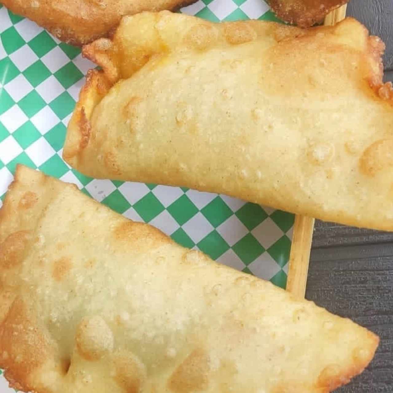 Empanadas de Cazón y Mechada