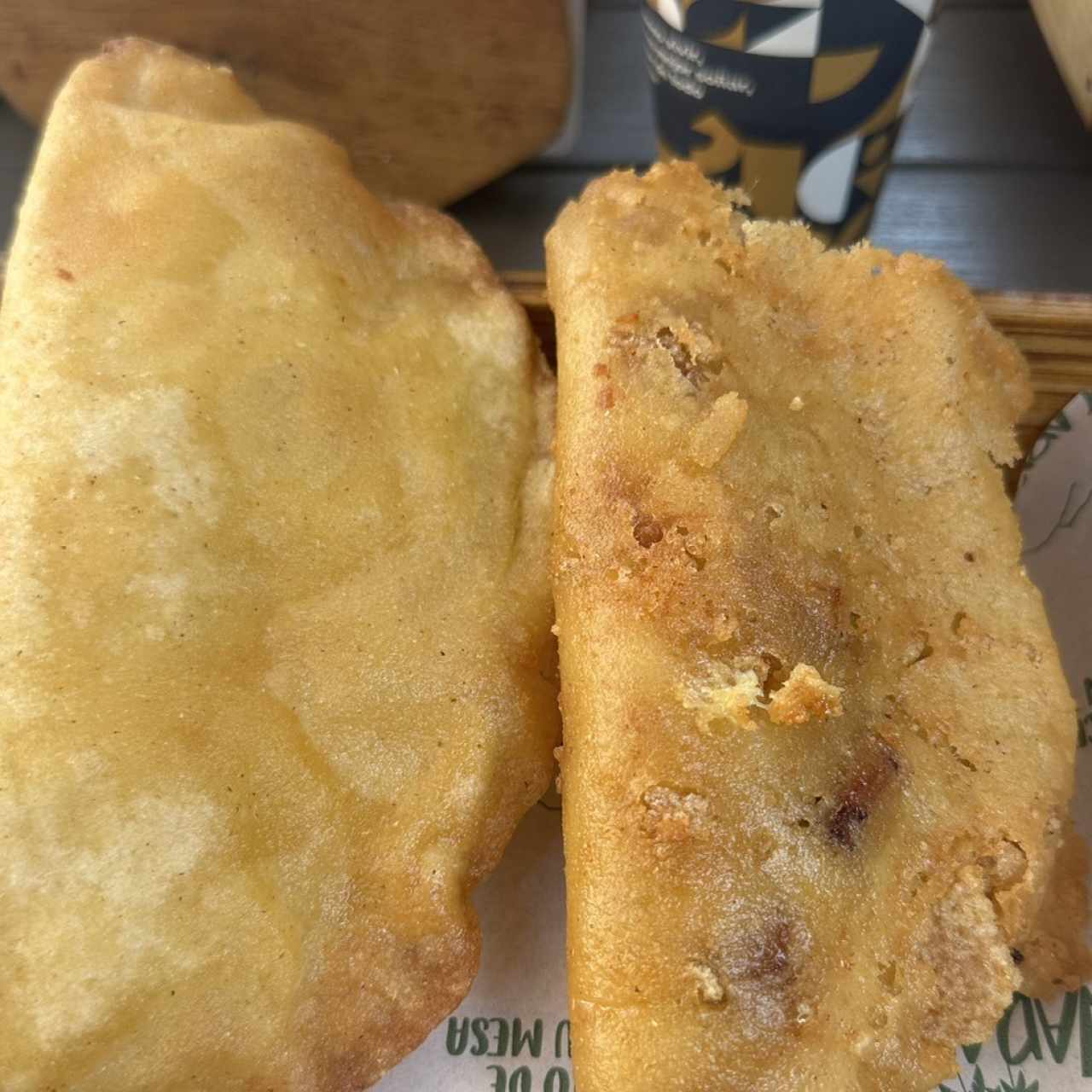 Queso y queso con platano masa de chicharron