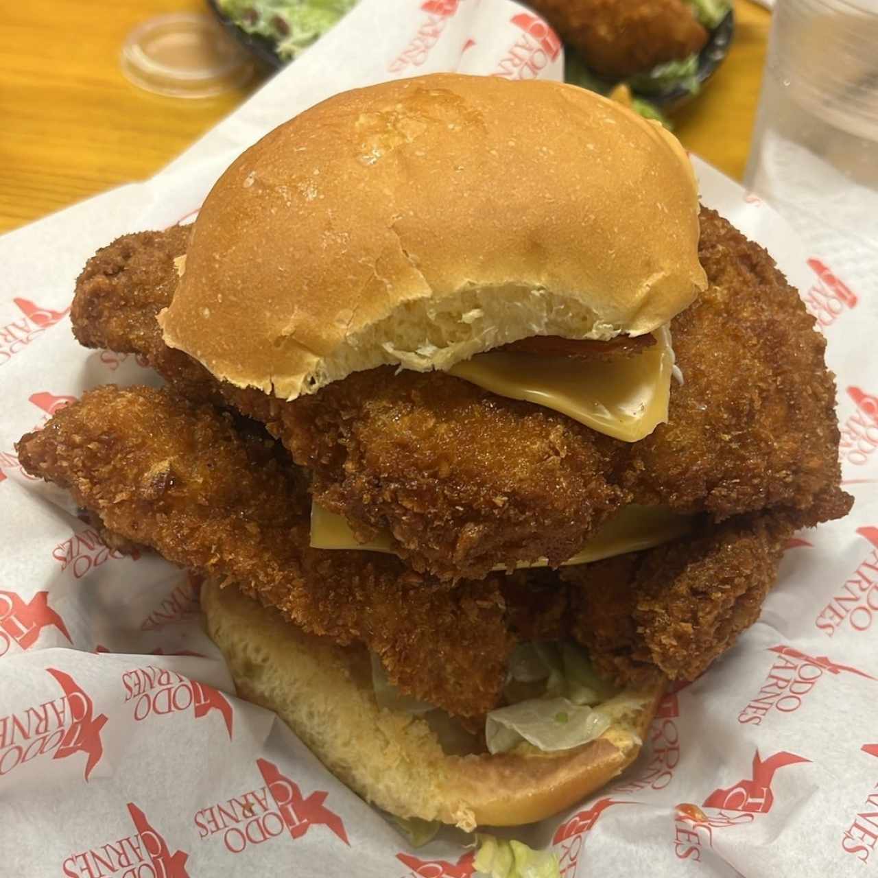 Hamburguesa Pollo crispy, muy buena..!!