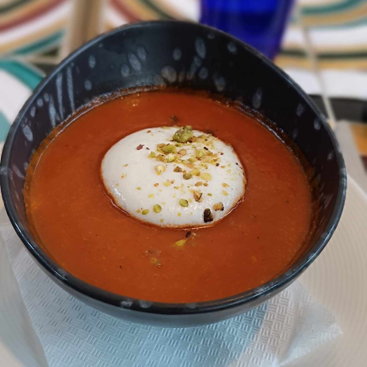 crema de tomate 🍅 con espuma de queso de cabra 