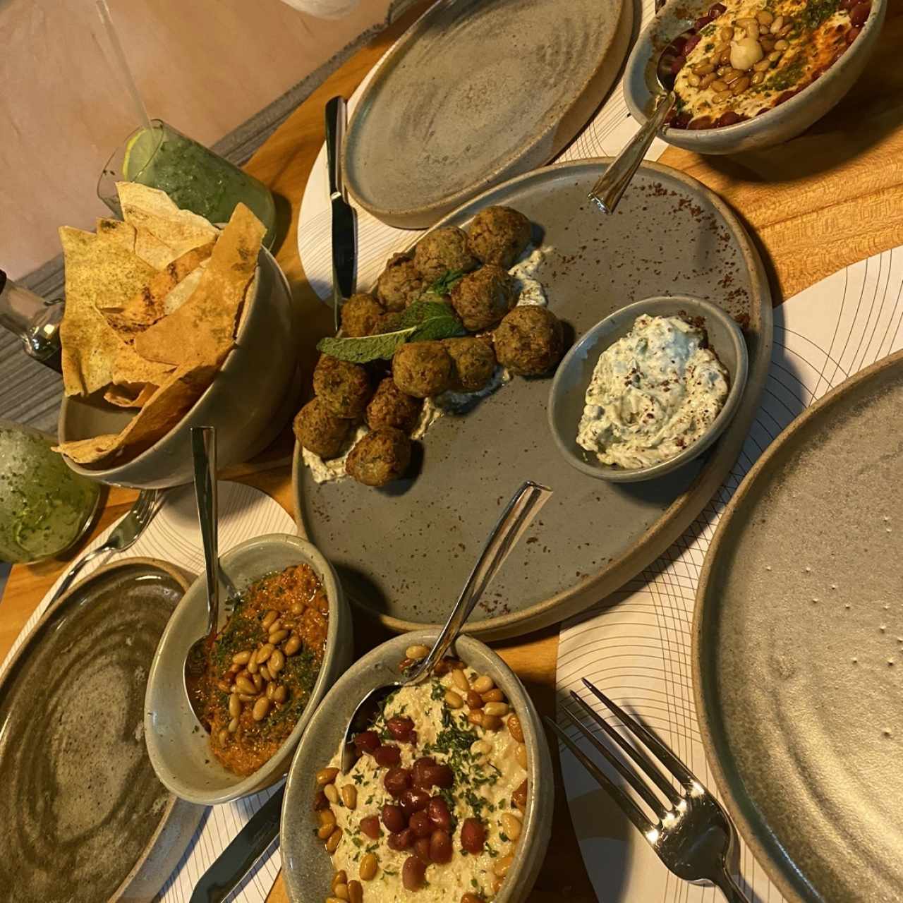 Cotufas de calabacin y tres salsas 