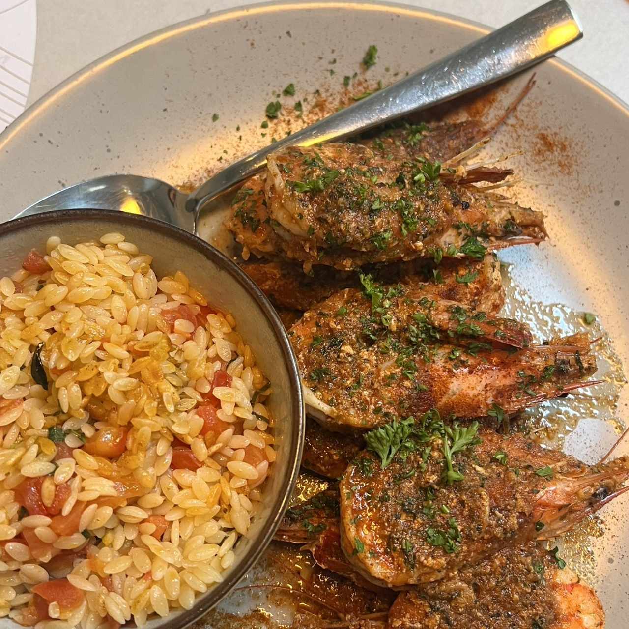 Langostinos a la plancha con orzo al filetto