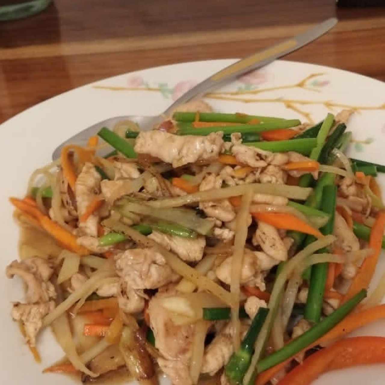 Lonjas de pollo con vegetales